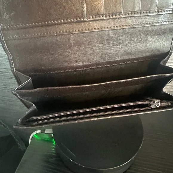 Gucci GG Black Embossed Logo wallet - Picture 5 of 5